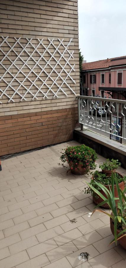 L'Appartamento Della Stazione Di Саронно Экстерьер фото